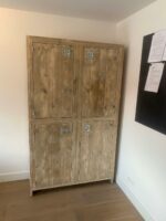 Steigerhouten kast Newport op poten met 4 deuren