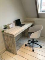 Steigerhouten bureau Lisbon met overstekend blad