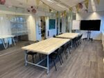 Steigerhouten tafel Enid met steigerbuizen onderstel