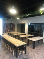 Steigerhouten tafel Lufkin met metalen onderstel