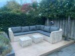 Steigerhouten loungebank Adel met schuine blok armleuningen
