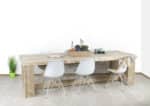 Steigerhouten tafel Lelystad met blokpoten en tussenbalk