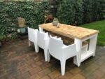 Steigerhouten tafel Tula met wit onderstel