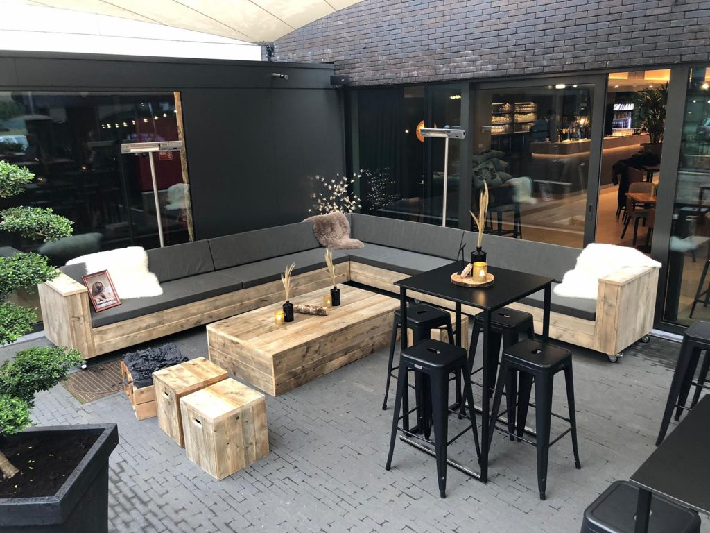 Loungebank Tucson van steigerhout voor Horeca