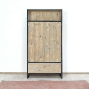 Steigerhouten kast Badin