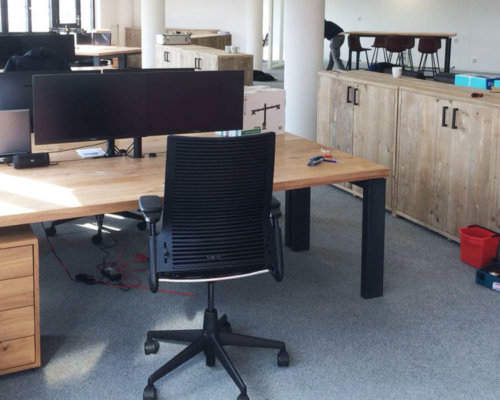 Industriele-eikenhouten-bureaus-kasten-voor-kantoor Steigerhouten kantoorinrichting