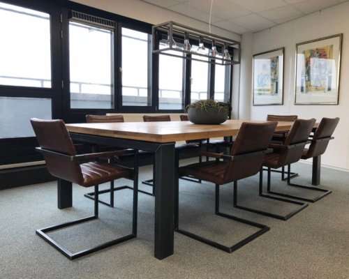 Industriele-inrichting-vergarder-ruimte Steigerhouten kantoorinrichting