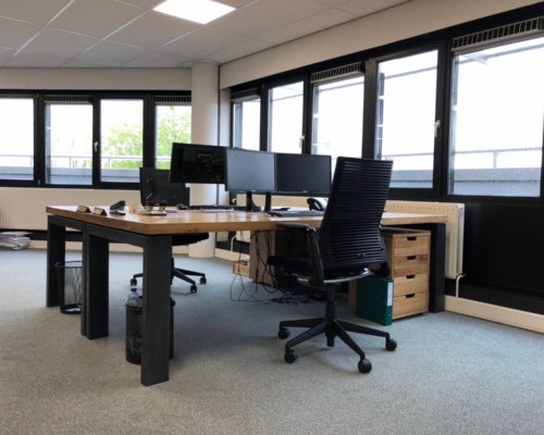 eikenhouten-industriele-bureau-voor-kantoor Steigerhouten kantoorinrichting