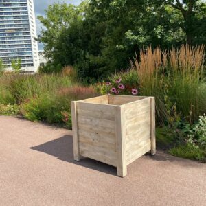 Steigerhouten bloembak Avon met subtiele poten