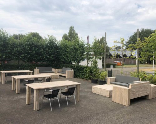 bedrijfsterras-inrichting-steigerhout steigerhouten buitenmeubilair