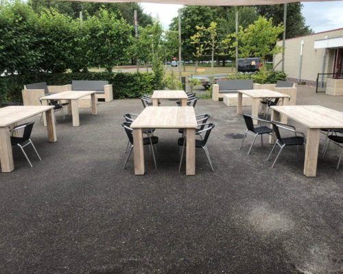 buitenterras-inrichting-voor-zakelijke-klanten steigerhouten buitenmeubilair