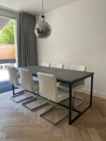 Betonlook eettafel Essie met O poten