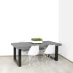 Betonlook tafel Fiatt met industriele U poot