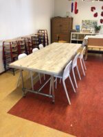 Steigerhouten tafel Hermon met steigerbuizen onderstel en wielen