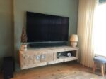 Steigerhouten zwevend TV meubel Cullman met ring handgrepen