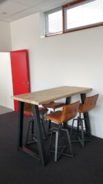 Steigerhouten bartafel Gerton met industriele poten