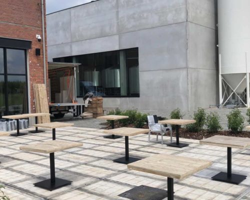 industriele-vierkante-tafels-steigehout-horeca