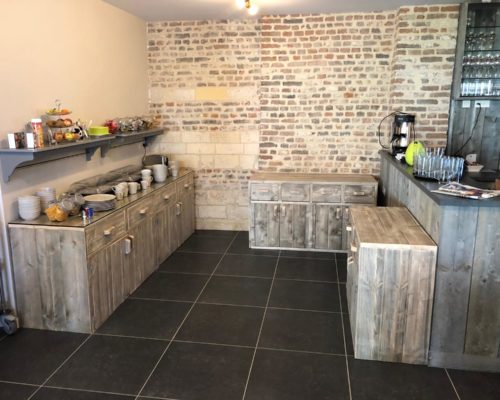 keukenkasten en barmeubel vakantiewonining