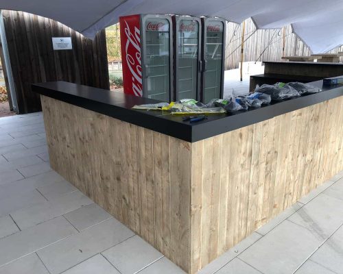 Servicebalie in steigerhout voor buitenterras ervicebalie in steigerhout voor buitenterras