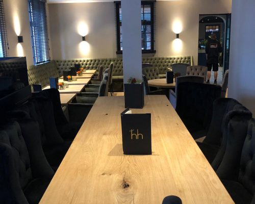 Eikenhouten bartafel met industrieel frame Eikenhouten bartafel met industrieel frame