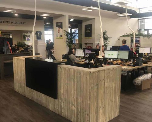 Steigerhouten balie Steigerhouten balie