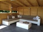 Steigerhouten loungebank Manson met blok arm en schuine rugleuning