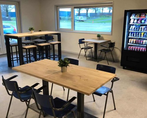 Industriรซle terrastafel Jackson met ijzeren onderstel Industriรซle terrastafel Jackson met ijzeren onderstel