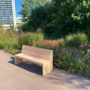 Douglas hout bank Fries met schuine rugleuning