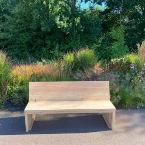 Douglas hout bank Fries met schuine rugleuning