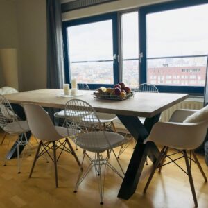 Eikenhouten tafel Tokio met stalen kruispoten