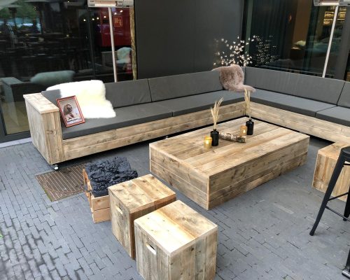 Buitenterras inrichting steigerhout restaurant Buitenterras inrichting steigerhout restaurant