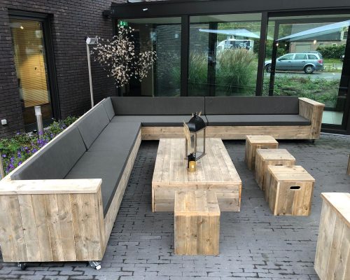 Loungeset steigerhout Tucson voor Hotel van der Valk Loungeset steigerhout Tucson voor Hotel van der Valk