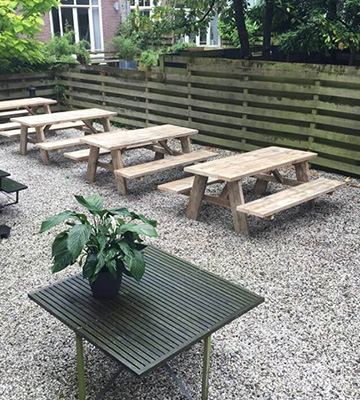 Picknicktafels-van-steigerhout-voor-buitenruimte-horeca