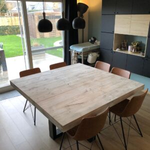 Steigerhouten tafel Delvon met stalen spinpoot