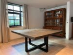 Steigerhouten tafel Delvon met stalen spinpoot