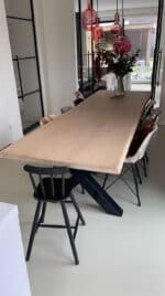 Eikenhouten boomstamtafel Dalbo met X poten