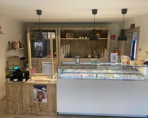 Toonbank steigerhout voor ijssalon Toonbank steigerhout voor ijssalon