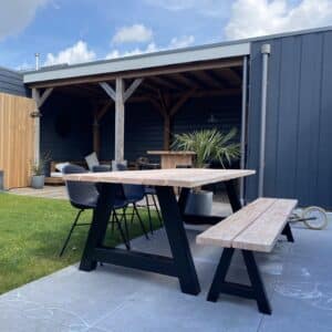 Douglashouten tuintafel Gary met stalen A poten