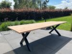 Douglashouten tuintafel Hamer met industriele X poten