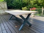 Douglashouten tuintafel Hamer met industriele X poten