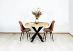 Ronde eikenhouten tafel Byro met stalen poot