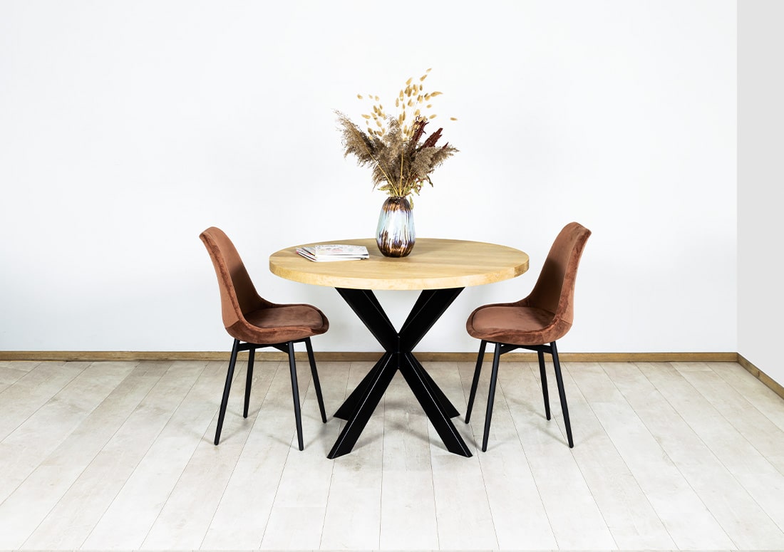 Ronde eikenhouten tafel Byro met stalen poot
