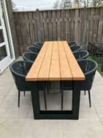 Douglas tuintafel Peggy met stalen U poten