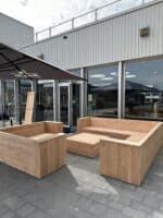 Douglas houten loungeset Rory met blok armleuningen