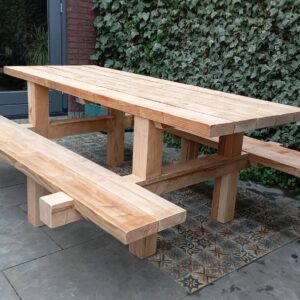Douglashouten picknicktafel Akio met H poten