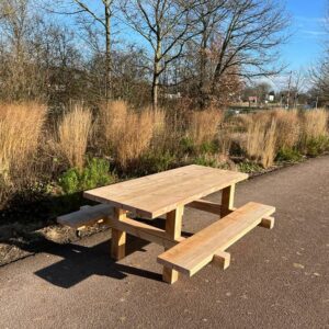 Douglashouten Picknicktafel Aisa met H poten