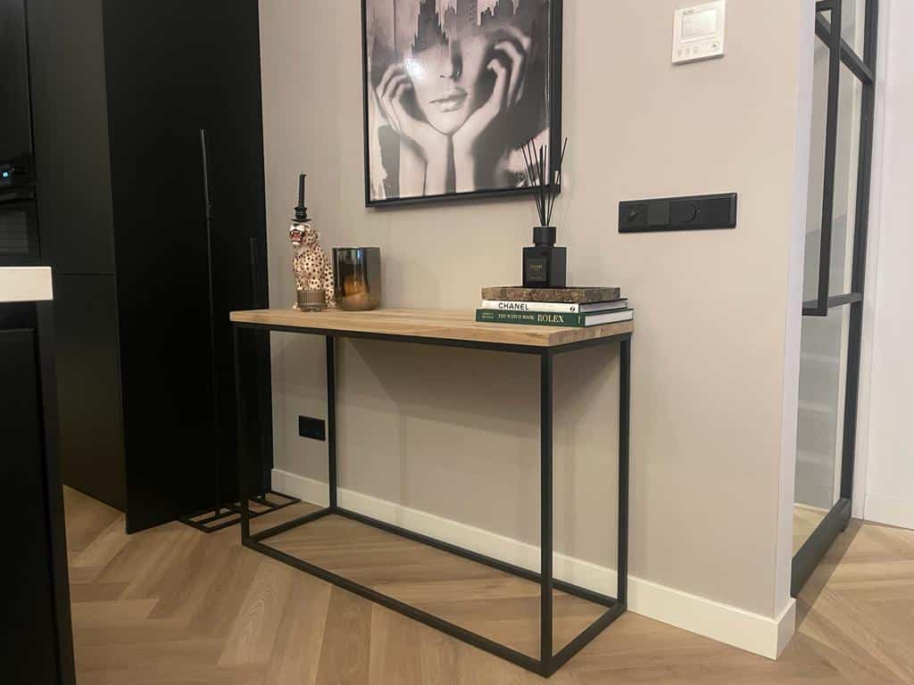 Eiken sidetable Pipa met stalen onderstel