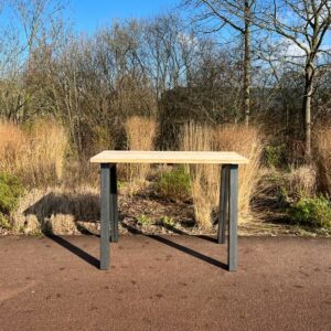 Douglas bartafel Mare met stalen poten