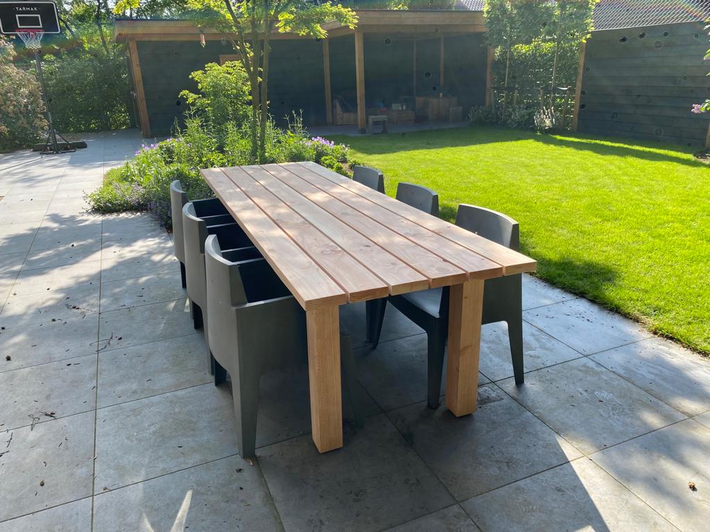 Douglas tuintafel Lark met rechte poten