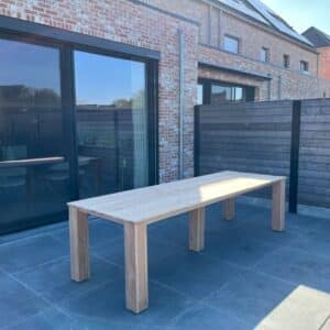 Douglas tafel Asante met blokpoten